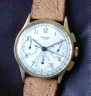 Universal Geneve Compax chronograph 18K gold